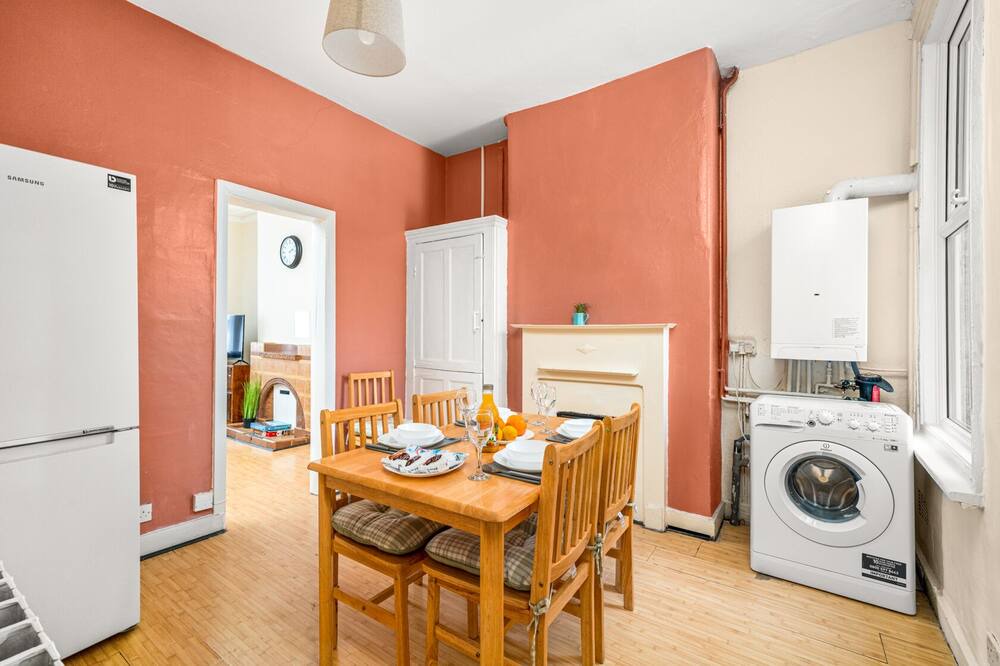 Photo of Livingroom in Bowes