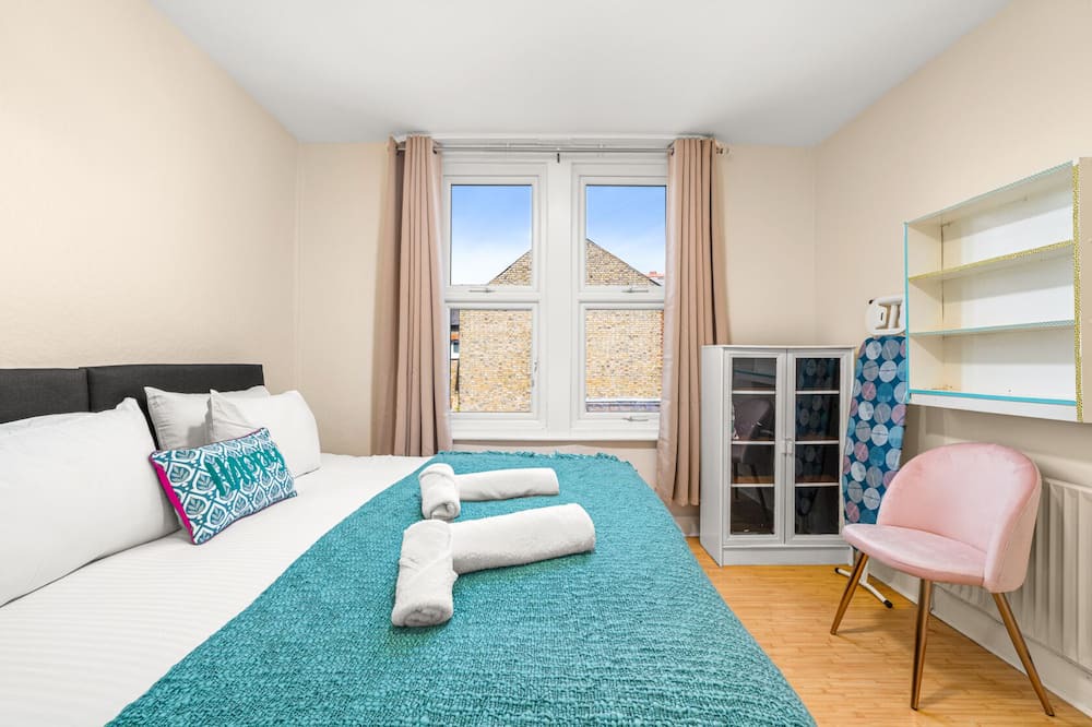 Photo of Others in Bowes