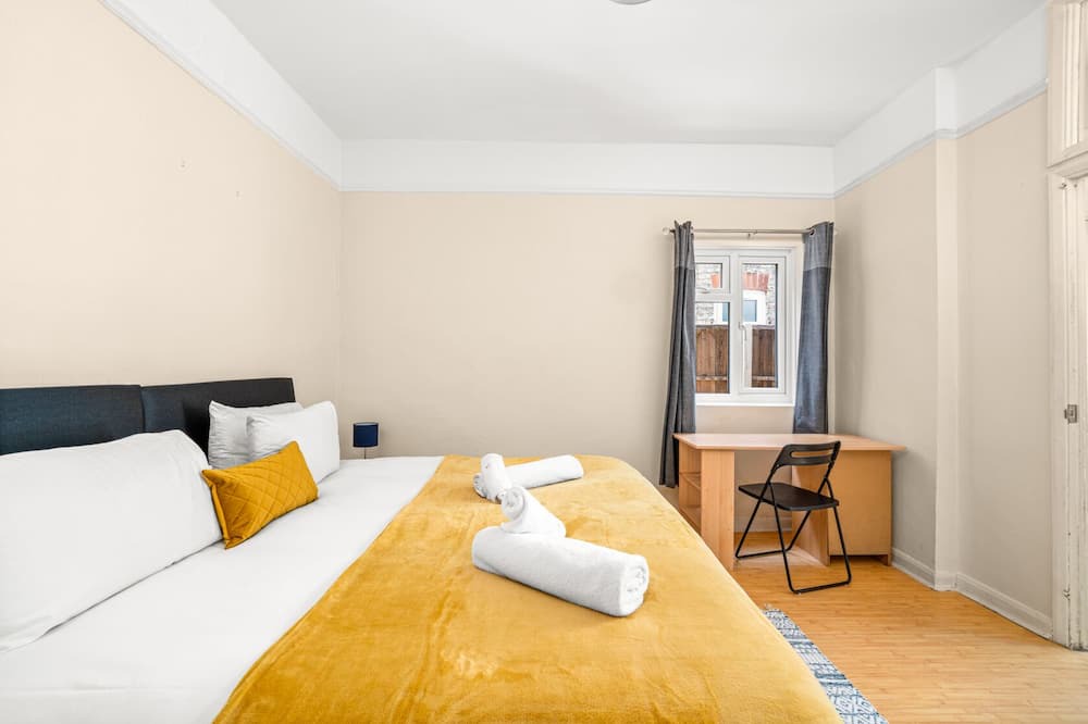 Photo of Others in Bowes