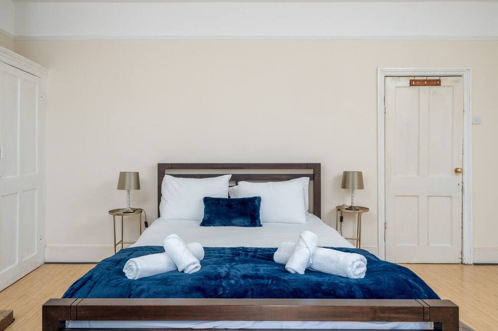 Photo of Others in Bowes