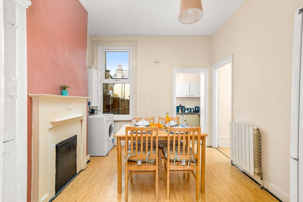 Photo of Livingroom in Bowes