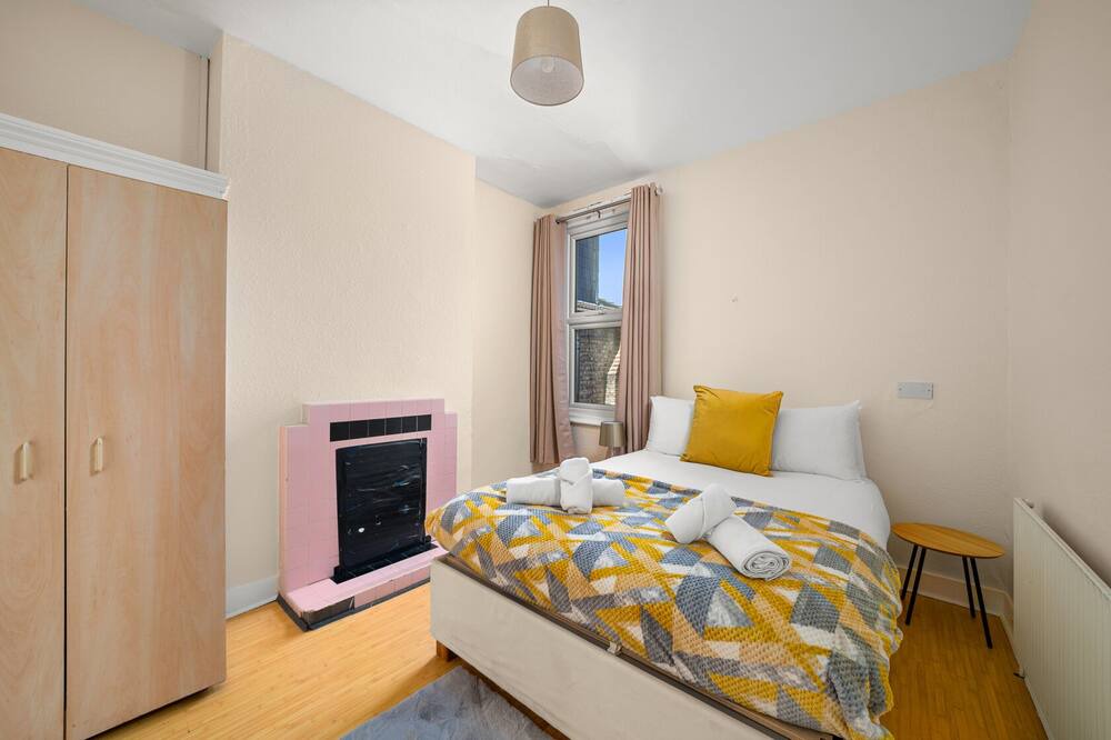 Photo of Others in Bowes