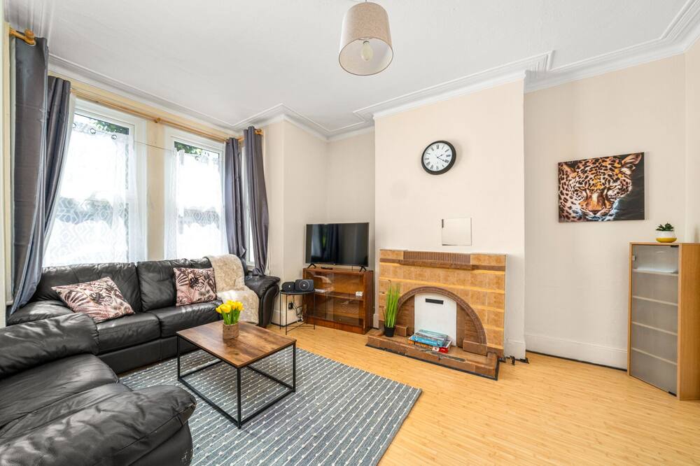 Photo of Livingroom in Bowes