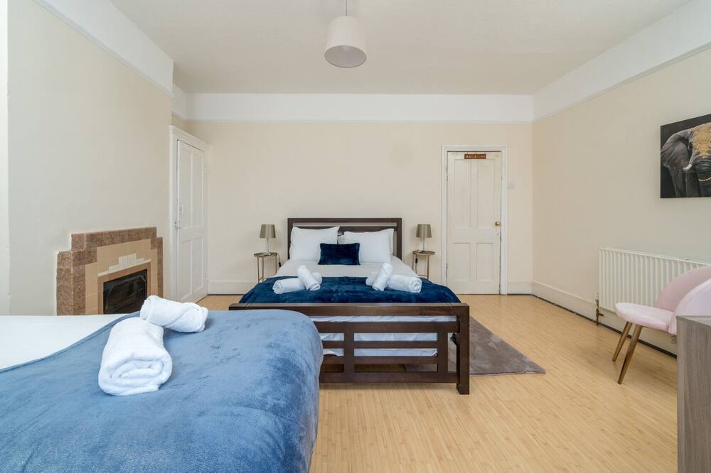 Photo of Others in Bowes