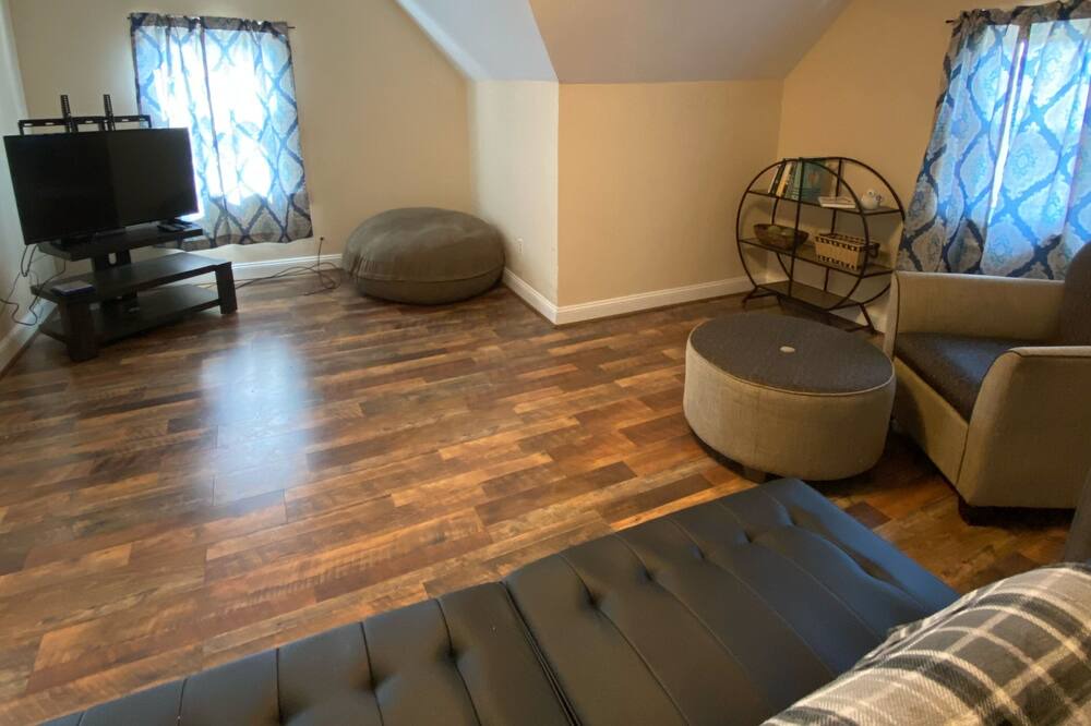 Photo of Livingroom in Madison Heights