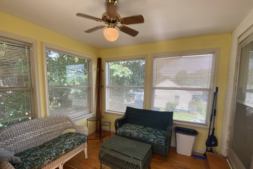 Photo of Livingroom in Madison Heights