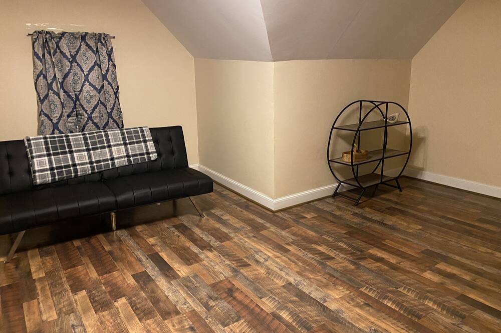 Photo of Livingroom in Madison Heights