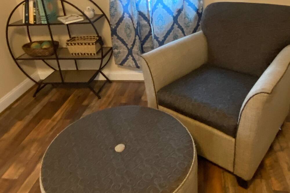 Photo of Livingroom in Madison Heights