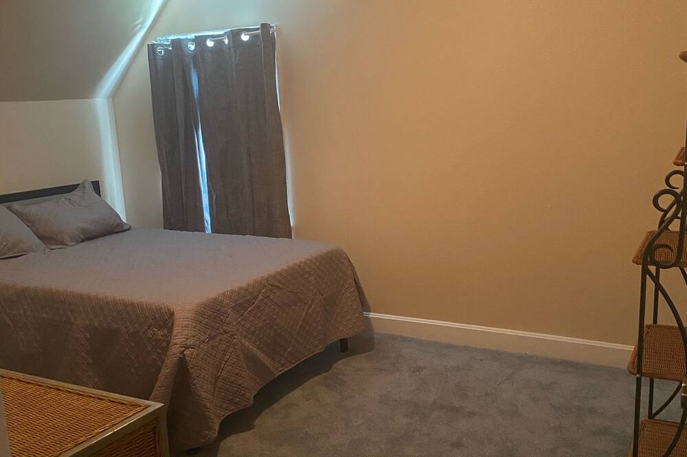 Photo of Bedroom in Madison Heights