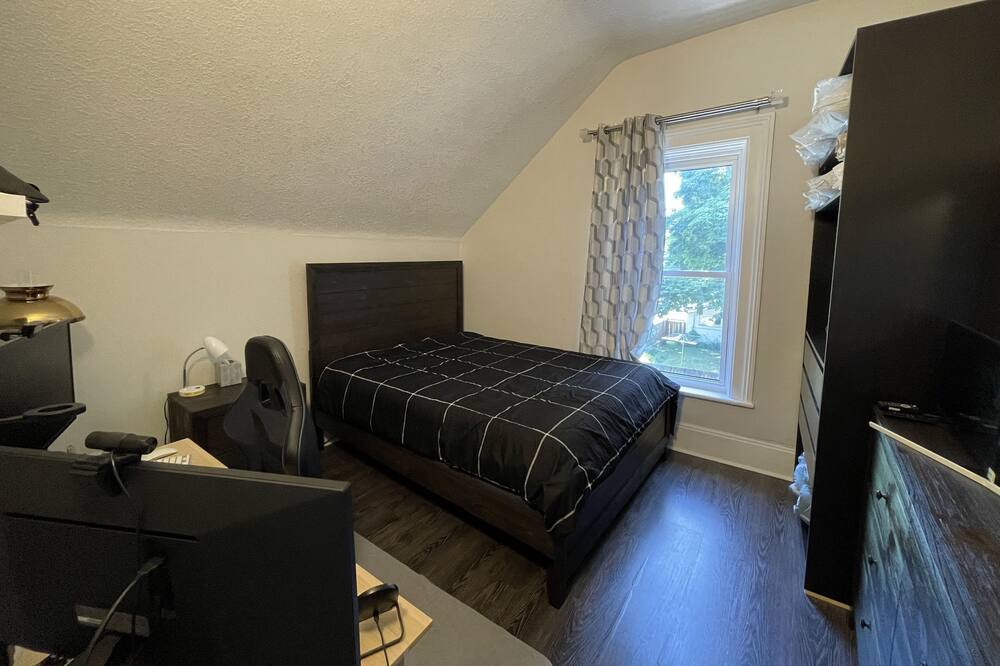 Photo of Bedroom in Clinton