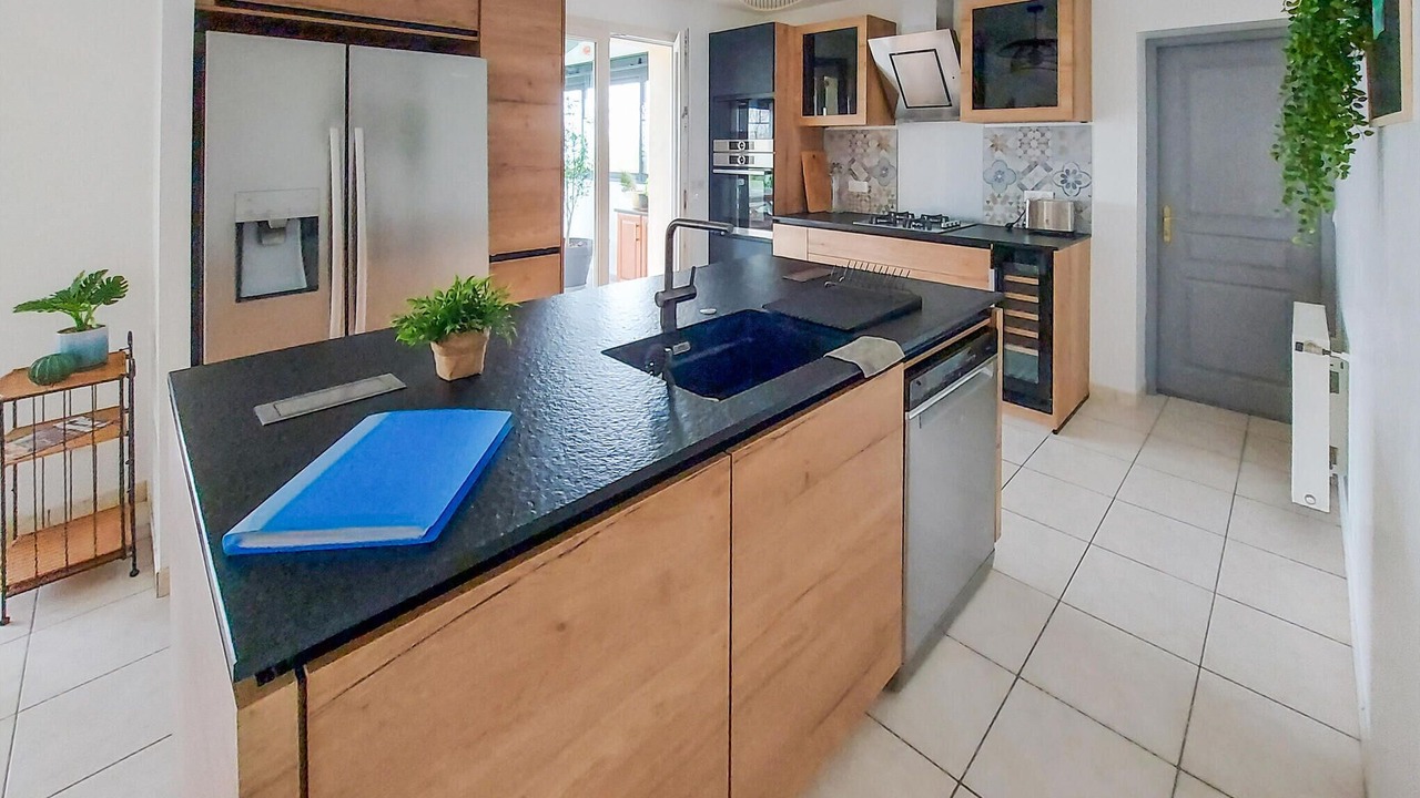 Photo of Kitchen in Saint-Martin-la-Garenne