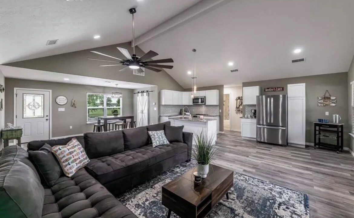 Photo of Livingroom in Onalaska