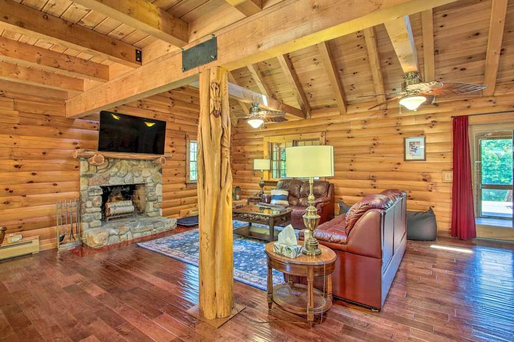 Photo of Livingroom in East Wakefield