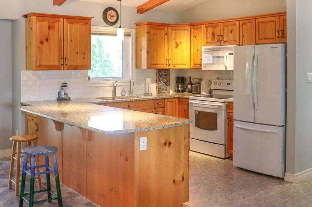 Photo of Kitchen in Algonquin Highlands