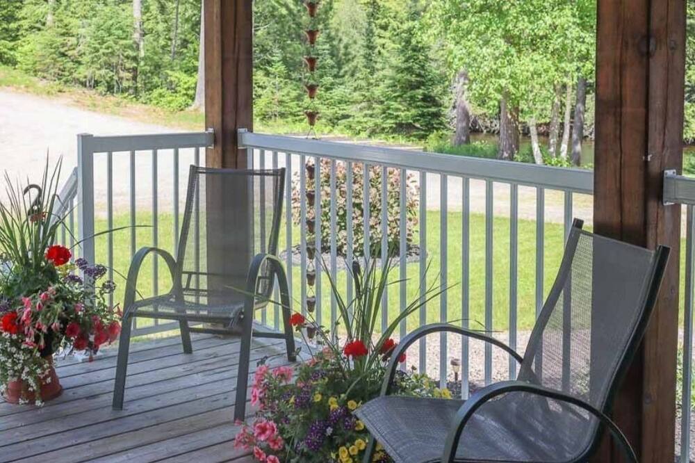 Photo of Patio Balcony in Algonquin Highlands