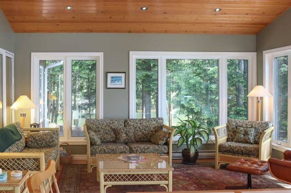 Photo of Livingroom in Algonquin Highlands