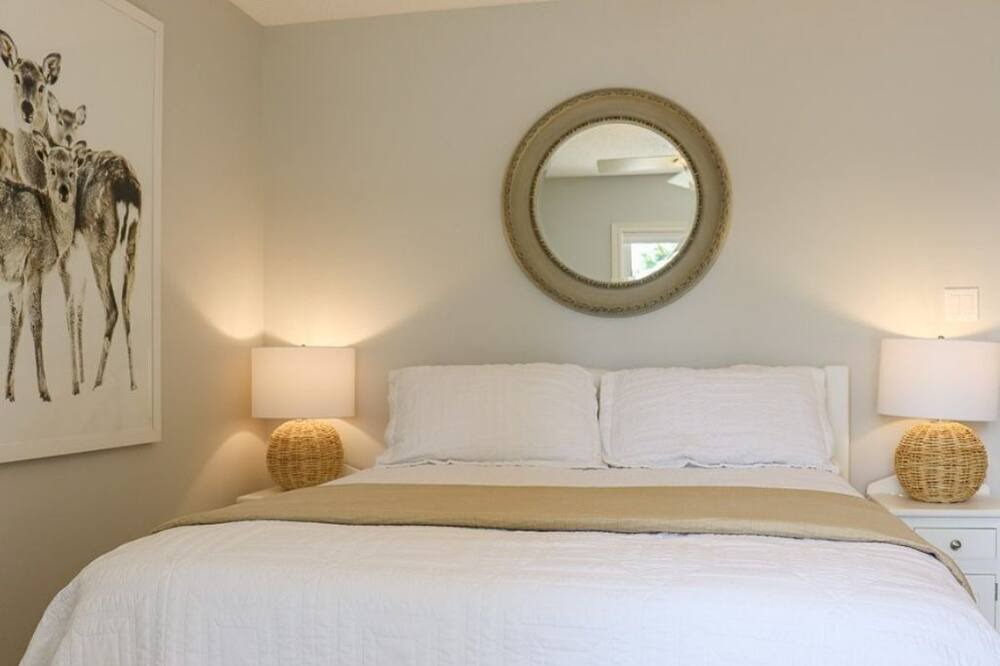 Photo of Bedroom in Algonquin Highlands