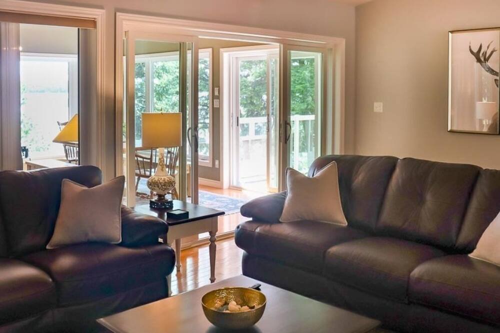 Photo of Livingroom in Algonquin Highlands
