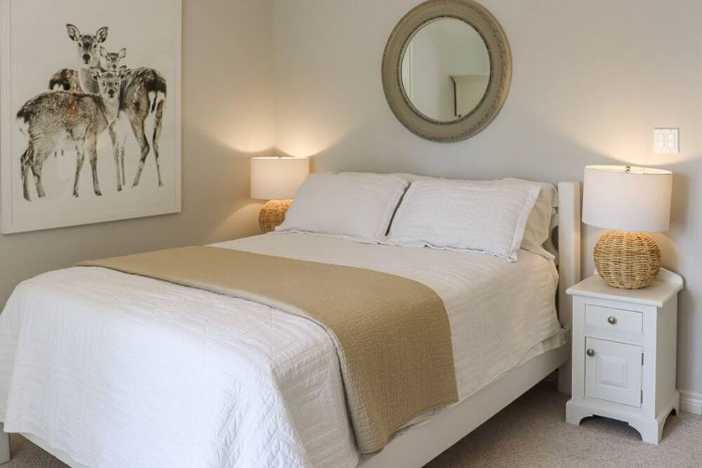 Photo of Bedroom in Algonquin Highlands