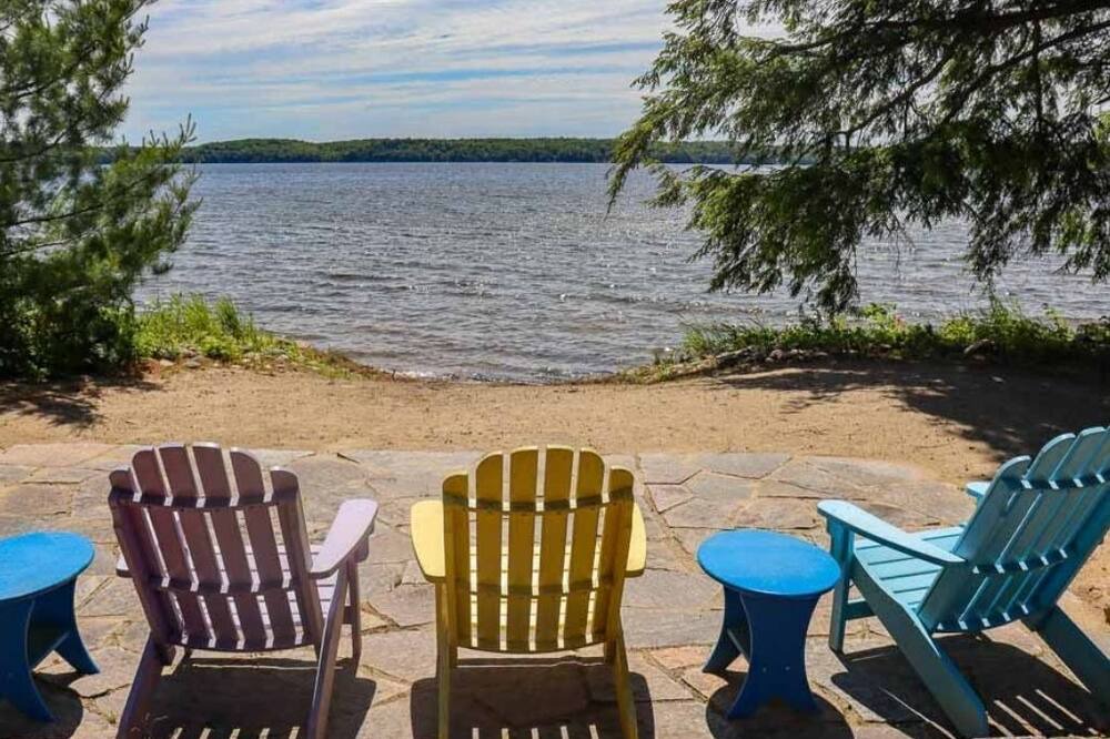 Photo of Patio Balcony in Algonquin Highlands