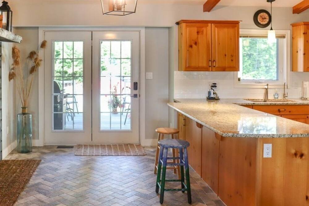 Photo of Kitchen in Algonquin Highlands