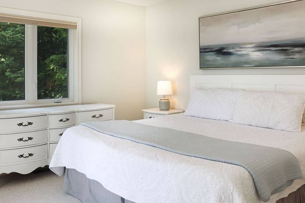 Photo of Bedroom in Algonquin Highlands