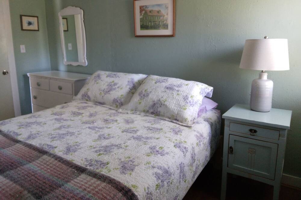 Photo of Bedroom in South Addison