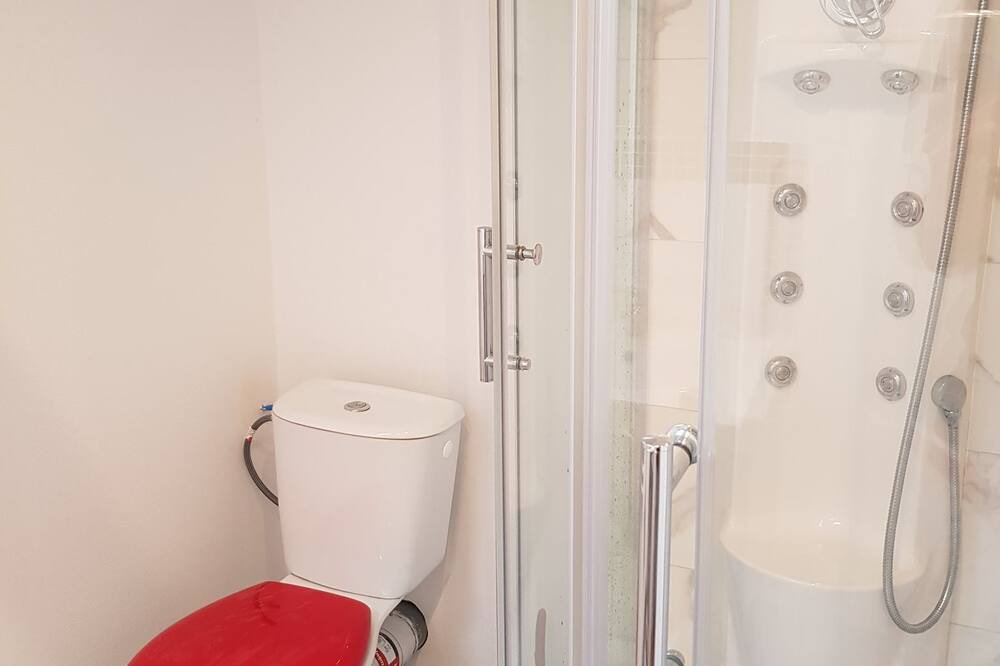 Photo of Bathroom in Annesse-et-Beaulieu