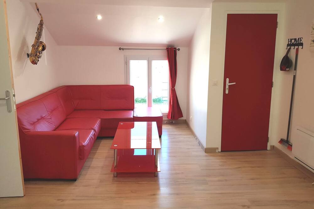 Photo of Livingroom in Annesse-et-Beaulieu
