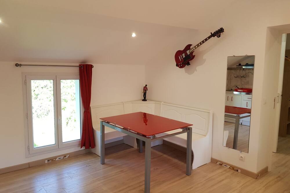 Photo of Livingroom in Annesse-et-Beaulieu