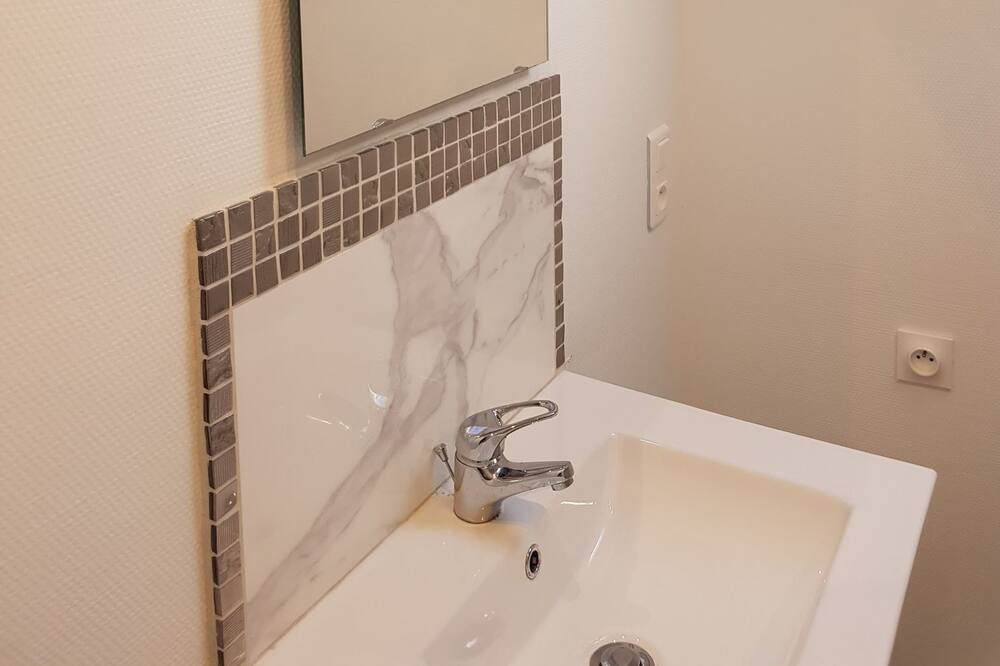 Photo of Bathroom in Annesse-et-Beaulieu