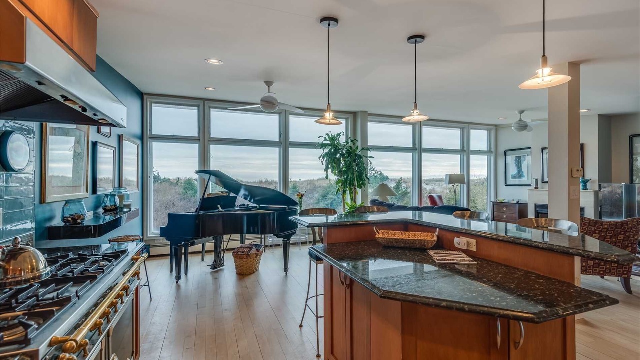 Photo of Kitchen in Lido Beach