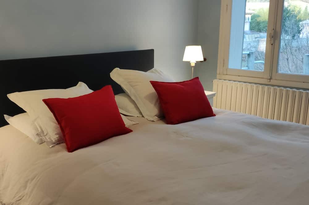 Photo of Bedroom in Saint-Bauzille-de-Putois