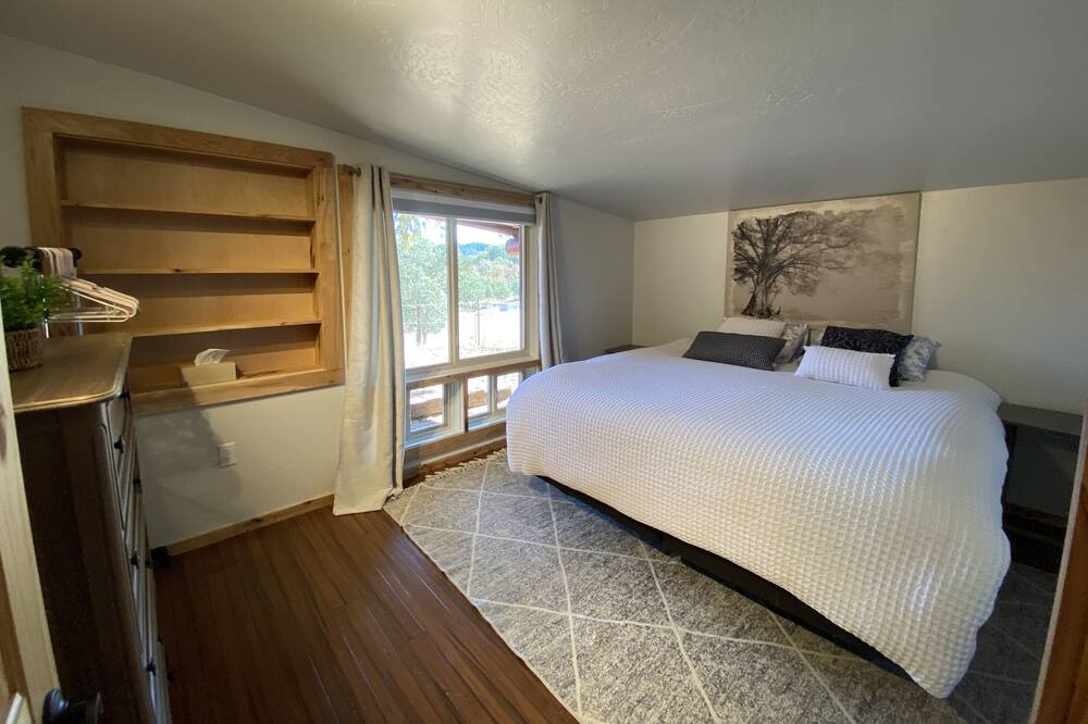 Photo of Bedroom in Shady Cove