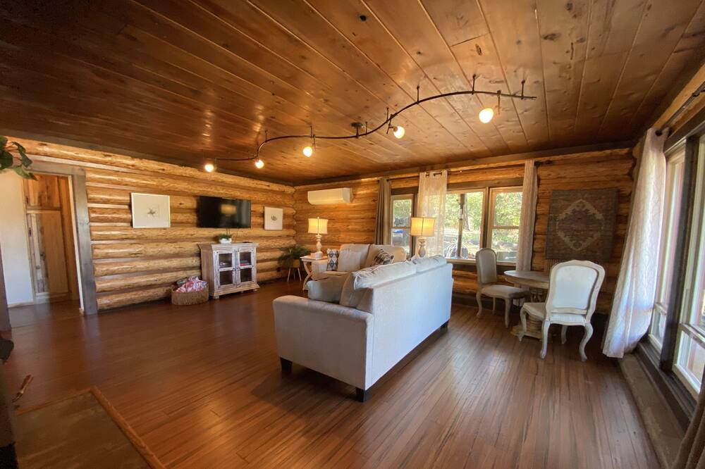 Photo of Livingroom in Shady Cove