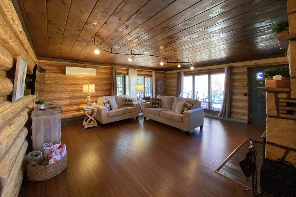 Photo of Livingroom in Shady Cove