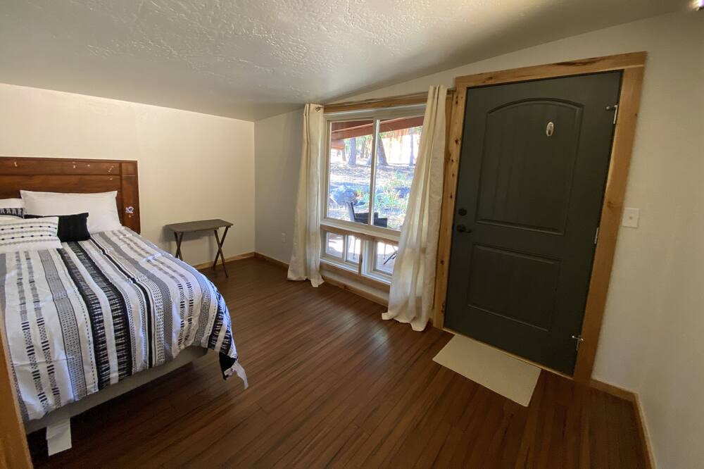 Photo of Bedroom in Shady Cove