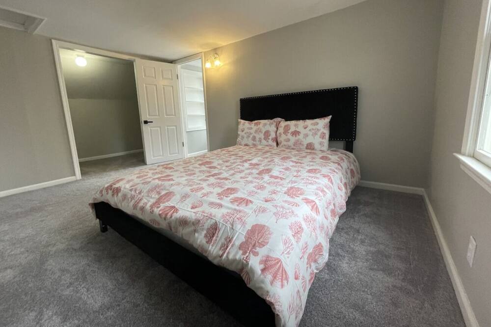 Photo of Bedroom in Redford