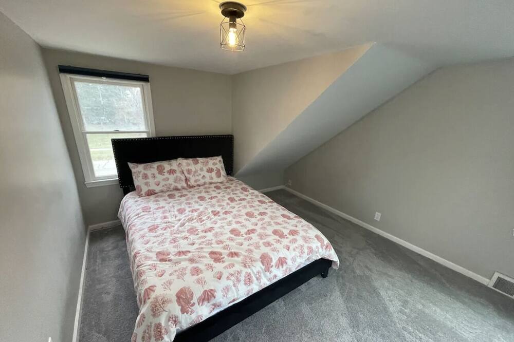 Photo of Bedroom in Redford