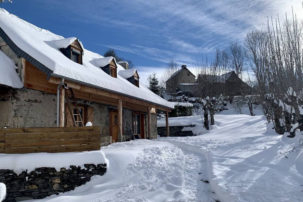 Photo of Outdoor in Azet