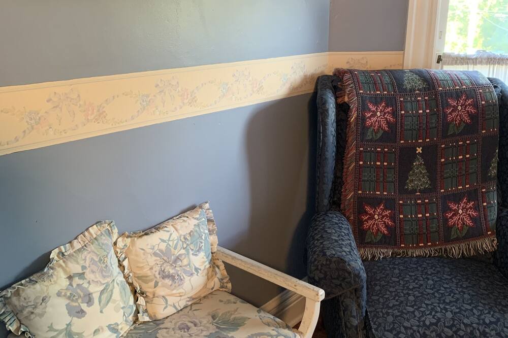 Photo of Livingroom in Brockport