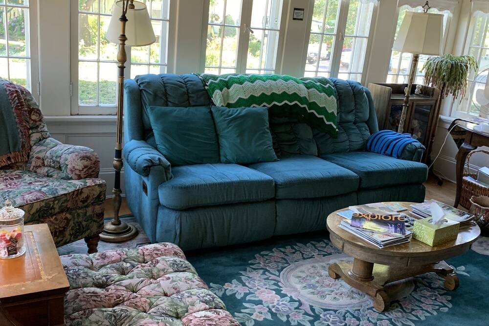 Photo of Livingroom in Brockport