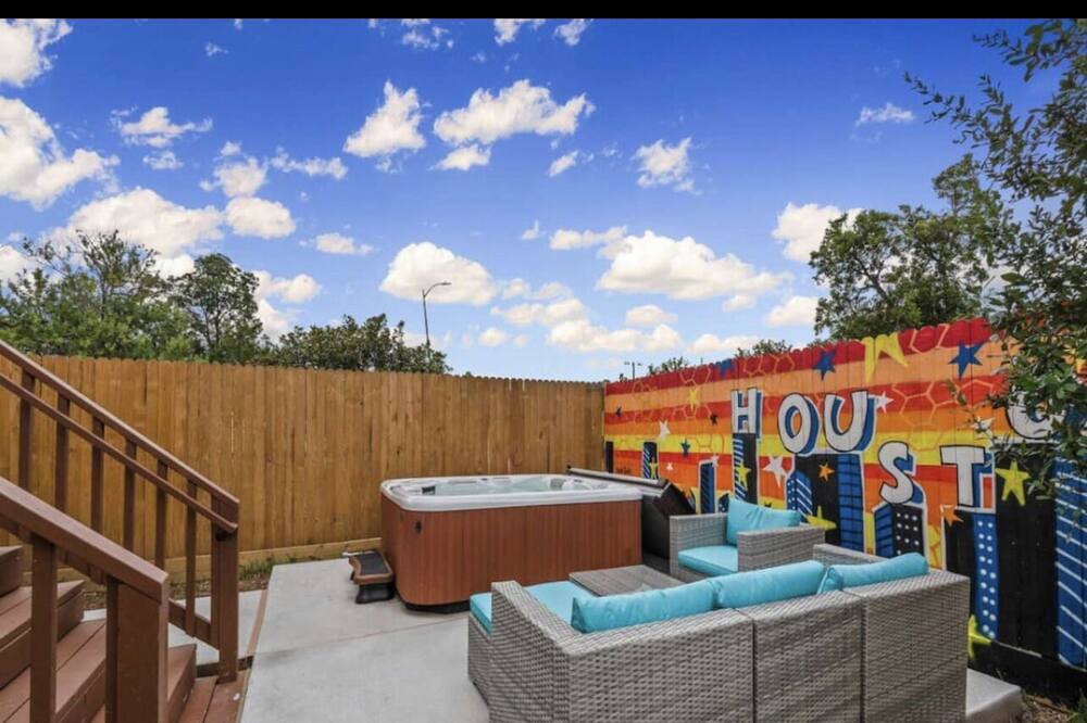Photo of Outdoor in Northside