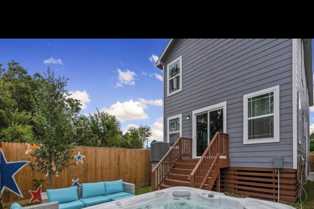 Photo of Outdoor in Northside