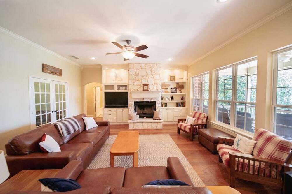 Photo of Livingroom in Bullard