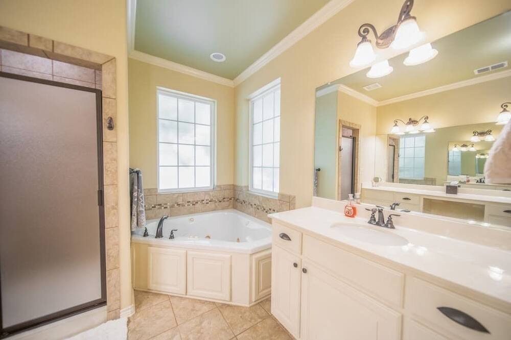 Photo of Bathroom in Bullard