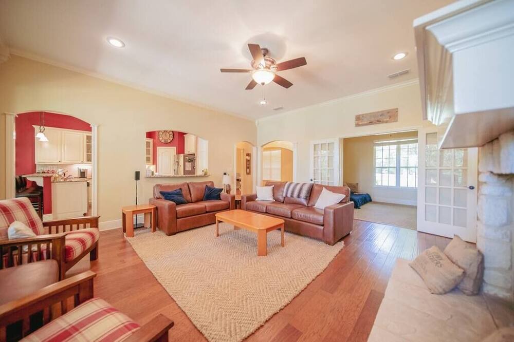 Photo of Livingroom in Bullard