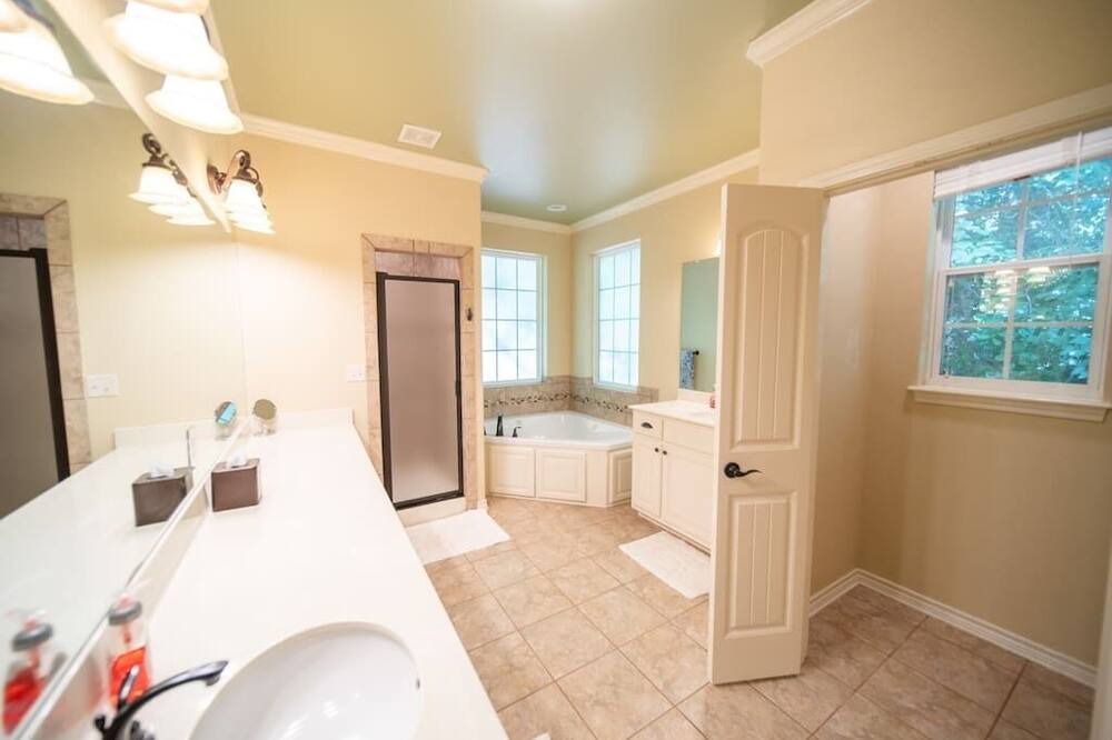 Photo of Bathroom in Bullard