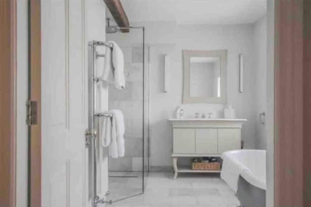 Photo of Bathroom in Briercliffe