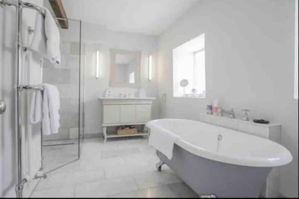 Photo of Bathroom in Briercliffe